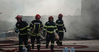 GALERIE FOTO. Impresionante imagini cu eroii acestor zile, pompierii - 8