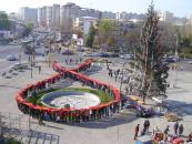 Stire din Social : Fundă umană în memoria victimelor răpuse de SIDA