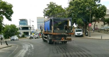 Stire din Social : Străzile din municipiul Constanța, stropite cu apă în zilele caniculare