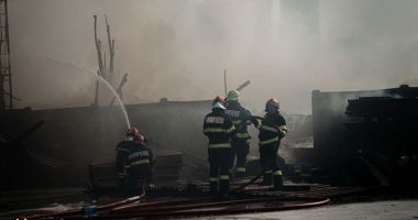 GALERIE FOTO. Impresionante imagini cu eroii acestor zile, pompierii - 5