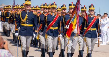 "Iubim Constanța, iubim marinarii!" Spectacol, emoții, dar şi oameni nervoşi pe faleza Cazinoului - 3
