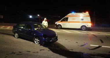 Galerie foto. Tânăr de 21 de ani, băut, victimă după ce s-a izbit cu mașina în scuarul sensului giratoriu - 3