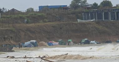 GALERIE FOTO. Cum arată dezastrul la Vama Veche! Turiști disperați, mașini inundate în urma potopului! - 9