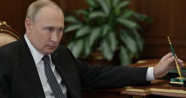 Stire din Actualitate : Preşedintele Putin a participat singur la slujba de Crăciun, la Kremlin