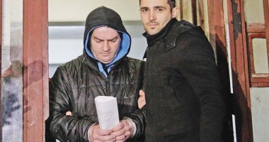 Stire din Social : Polițistul pedofil, decorat în 2012 de Președinție