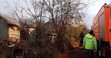 FOTO. TRAGEDIE LA CONSTANȚA! Persoană moartă, după ce un incendiu i-a mistuit casa - 3