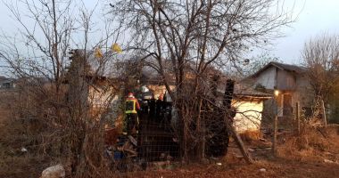 FOTO. TRAGEDIE LA CONSTANȚA! Persoană moartă, după ce un incendiu i-a mistuit casa - 2