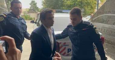 Stire din Eveniment : UPDATE Primarul suspendat al Mangaliei rămâne în arest preventiv