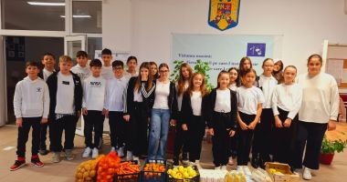 Stire din Cultură-Educație : Elevii Liceului Tehnologic "Nicolae Dumitrescu" din Cumpăna au organizat "Săptămâna fructelor şi legumelor donate"