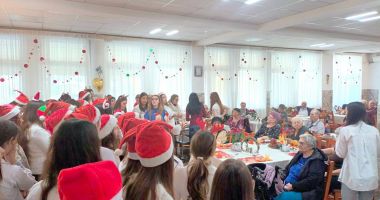 Stire din Social : Seniorii de la Căminul pentru Persoane Vârstnice din Constanța au primit colindători