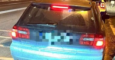 Stire din Eveniment : Ăsta da tupeu! Ruptă de beată s-a urcat la volan