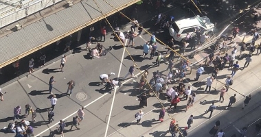 GALERIE FOTO / PANICĂ ÎN AUSTRALIA: o mașină A INTRAT ÎN MULȚIME! DOI SUSPECȚI, RIDICAȚI DE POLIȚIE - 4