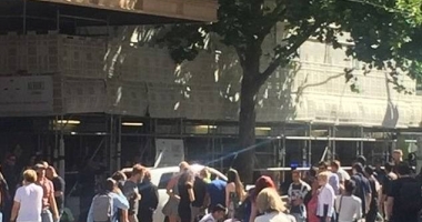 GALERIE FOTO / PANICĂ ÎN AUSTRALIA: o mașină A INTRAT ÎN MULȚIME! DOI SUSPECȚI, RIDICAȚI DE POLIȚIE - 6