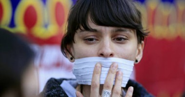 Stire din Politică-Administrație : Participanții la mitingul organizat de PDL Constanța vor protesta legați la gură