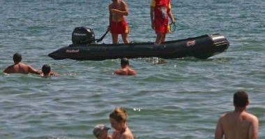 Stire din Eveniment : Salvați de la înec de salvamari