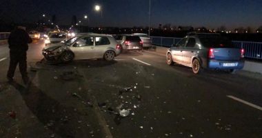 GALERIE FOTO / ACCIDENT RUTIER GRAV pe podul de la Medgidia. Șase mașini au fost avariate - 2