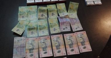 Stire din Eveniment : VIDEO. Comercianții de țigări netimbrate, din Constanța, au rămas fără pachete și fără mașină