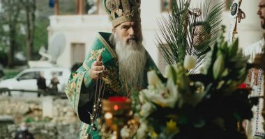 Stire din Cultură-Educație : Procesiune cu ramuri de salcie și flori, la Catedrala arhiepiscopală. 24 de ani de la întronizarea IPS Teodosie