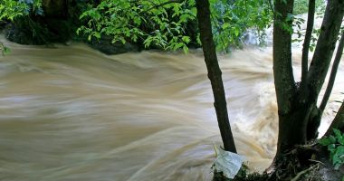 Stire din Social : Cod portocaliu și galben de viituri. Și județul Constanța este sub atenționare de inundații