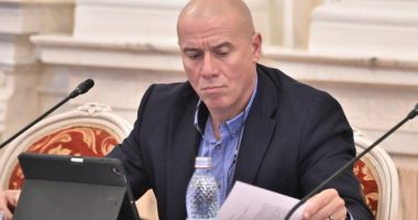 Stire din Cultură-Educație : Teatrele și muzeele ar putea fi închise sâmbăta și duminica, din toamnă