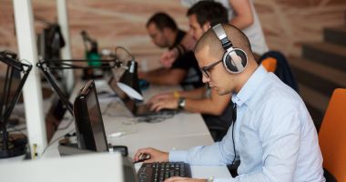 Stire din Social : Patronatele din IT critică eliminarea facilităților fiscale