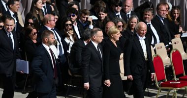 Stire din Actualitate : 50 de șefi de stat și 10 monarhi, la funeraliile Papei Francisc. Mormântul va putea fi vizitat începând de mâine