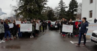 Elevii din Constanța protestează! Cer respectarea legii ce prevede reduceri la transport - 3