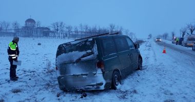 Galerie foto. Accident în județul Constanța. A intrat cu mașina în șanț! - 2