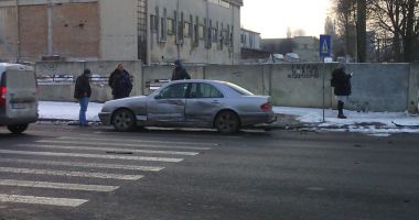 Galerie foto. Patru mașini implicate într-un accident rutier, în zona Abator - 3