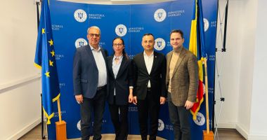 Primarul Vergil Chiţac: „Am semnat contractul pentru producerea de energie electrică din surse solare”