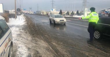 Șoferi trași pe dreapta de polițiștii de la Rutieră! Ce verifică oamenii legii - 2