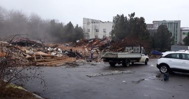 Galerie foto. A  început demolarea clădirilor abandonate, din incinta fostului Spital Municipal Constanța - 3