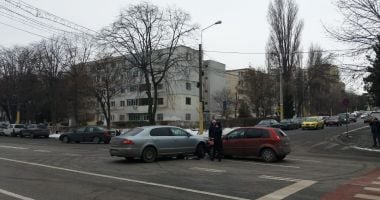 Galerie foto. Accident rutier la Constanța. Două mașini implicate - 3