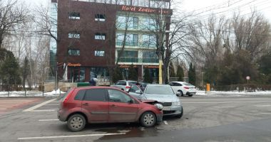 Galerie foto. Accident rutier la Constanța. Două mașini implicate - 2