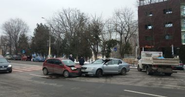 Galerie foto. Accident rutier la Constanța. Două mașini implicate - 1