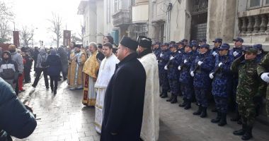 GALERIE FOTO. MII DE CREDINCIOȘI PARTICIPĂ LA SLUJBA DE BOBOTEAZĂ, LA CONSTANȚA - 6