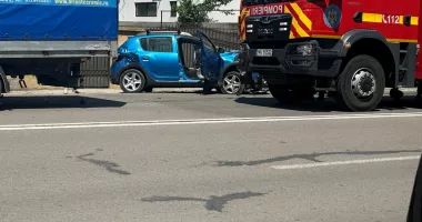 Accident grav la Valu lui Traian. Un bătrân de 80 de ani a rămas încarcerat - 2