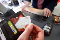 Stire din Economie : Pe 30 noiembrie, cardurile europenilor au plătit 220.000 euro/minut