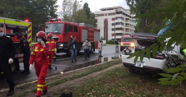 GALERIE FOTO / GRAV ACCIDENT RUTIER ÎN MAMAIA. O mașină a intrat într-un stâlp - 2