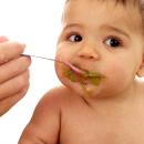 Stire din Diverse : Cum e bine să începem diversificarea alimentației la bebeluși