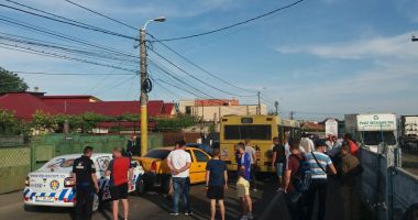 GALERIE FOTO / Accident rutier în cartierul Km 5. O victimă - 3