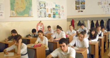 Stire din Cultură-Educație : Evaluarea Națională 2014 / Subiecte mai grele ca anul trecut la matematică