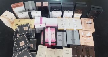 PARFUMURI și PANTOFI contrafăcuți, aduși din Turcia, confiscați la graniță! - 2