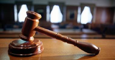 Stire din Eveniment : Doi constănțeni care au încercat să ia credite bancare cu acte false vor în arest la domiciliu