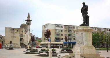 Stire din Constanța focus : Povestea plină de peripeții a statuii lui Ovidiu. Cine îi pusese gând rău și cine a salvat-o