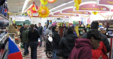 Uraganul Sandy provoacă panică la New York: Cozi imense la supermarketuri pentru provizii / Galerie foto - 3