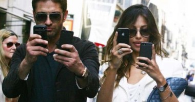 Stire din Monden : Mădălina Ghenea și Gerard Butler s-au distrat pe seama paparazzilor