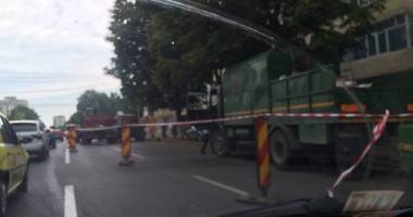 IMAGINI DE COȘMAR! Șoferii, cu nervii întinși la maxim. Trafic infernal pe bulevardul 1 Decembrie - 4