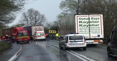 FOTO. ACCIDENT GRAV. TREI TIRURI S-AU CIOCNIT - 5