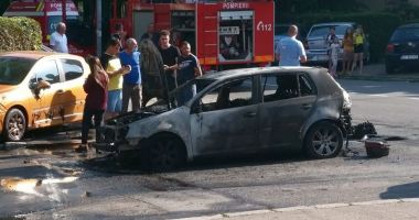 VIDEO. Mașină cuprinsă de flăcări, în cartierul Poarta 6 din Constanța - 3
